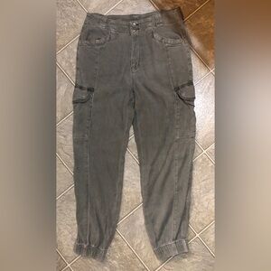 Women’s Olive Green Distressed Cargo Pants
American Eagle